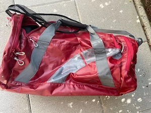 Skinfit Sporttasche   Reisetasche Rot   Top Zustand   Original Bild 4