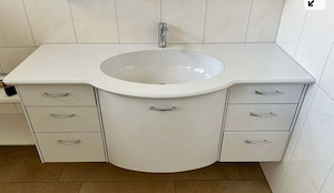 Waschbecken mit Waschtisch  Bild 2