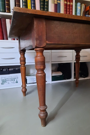 Alter  Vollholztisch Bild 3