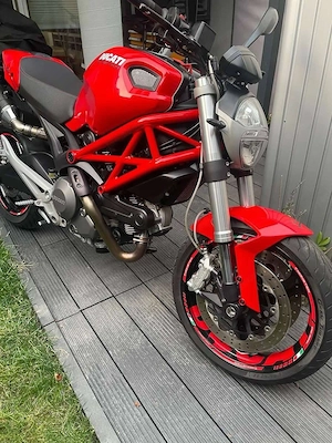 Ducati Monster 696 Bild 4