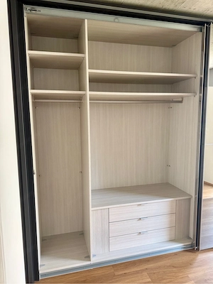 Schwebetürenschrank 340 cm mit Sonderausstattung - Neupreis 4.177   - wegen Umzug zu verkaufen Bild 5