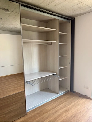 Schwebetürenschrank 340 cm mit Sonderausstattung - Neupreis 4.177   - wegen Umzug zu verkaufen Bild 3