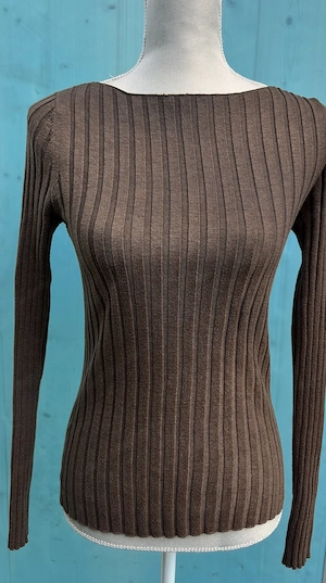 Damen langarm Pullover mit feinem Rippstrick von MNG