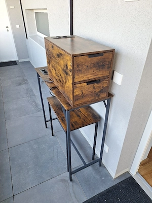 Regale mit usb und strom Bild 3