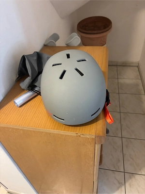 Burton Raider 2.0 Ski- Snowboardhelm   Größe L (59 61 cm)