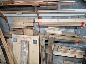 Brennholz, Bretter, div.. Holz zu verschenken
