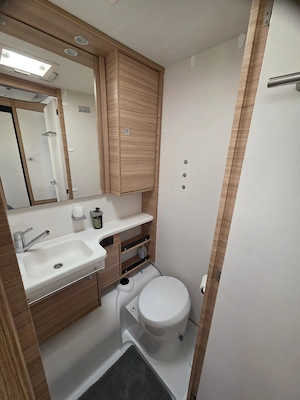 Dethleffs 550 ESK mit Stockbett, Mover, Klima, Einzelbetten Bild 5