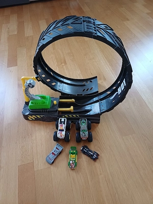 Hot Wheelsbahn looping