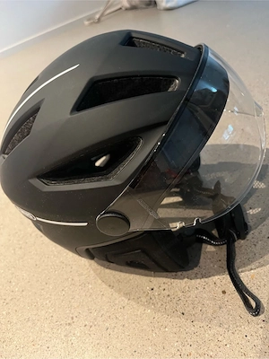 ABUS Fahrradhelm mit Visier   Schwarz Bild 2