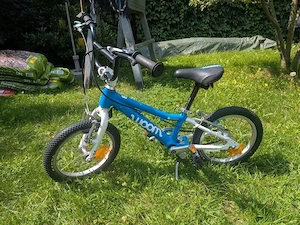 Woom 2 Kinderfahrrad 14 Zoll   Blau   Inkl. Ständer & Zubehör