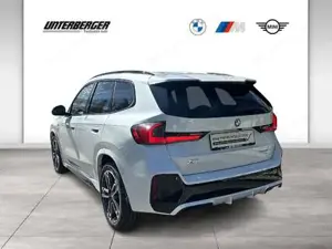 BMW X1 xDrive20d M Sportpaket // Anhängerkupplung // Head-Up // Panorama Glasdach Bild 4