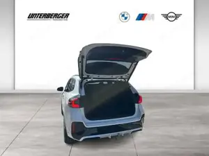 BMW X1 xDrive20d M Sportpaket // Anhängerkupplung // Head-Up // Panorama Glasdach Bild 12