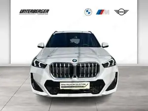 BMW X1 xDrive20d M Sportpaket // Anhängerkupplung // Head-Up // Panorama Glasdach Bild 2