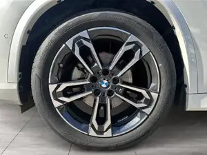BMW X1 xDrive20d M Sportpaket // Anhängerkupplung // Head-Up // Panorama Glasdach Bild 6