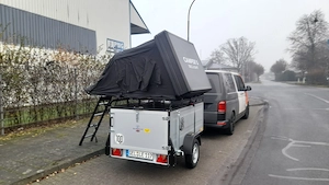 Anhänger mit Dachzelt und vorzelt Bild 3