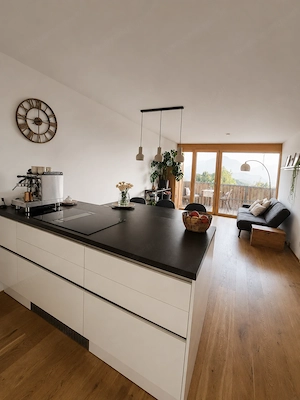 2-ZI-Wohnung mit traumhaftem Weitblick in Dafins zu vermieten Bild 2