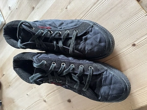 Sneakers der Marke Superga