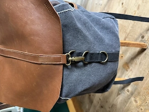 Rucksack mit Leder