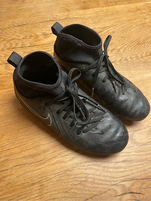 Nike Fussballschuhe Gr 33,5 Bild 4
