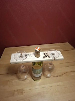 Eleganter Weinständer mit einer Flasche Weißwein und 2 Gläser inklusive Bild 2