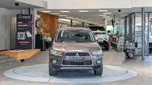 Mitsubishi Outlander Bild 2