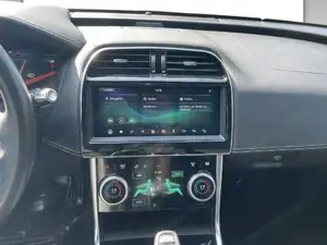 Jaguar XE R-Dynamic SE // Tempomat // Parkassistent Bild 7