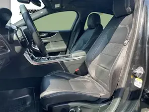 Jaguar XE R-Dynamic SE // Tempomat // Parkassistent Bild 9