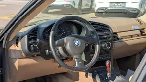 BMW 325 Bild 8