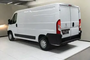 Peugeot Boxer 330 2.2 BlueHDi L2H1 3,0t S (EU6d) SpurH Bild 9
