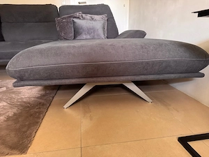 Sofa neuwertig mit Alcantara Stoff und verstellbaren Rückenlehnen Bild 3