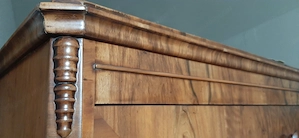 NussHolzschrank alt Bild 2