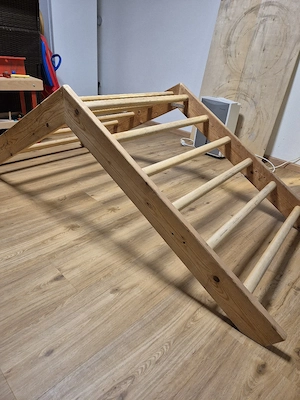 Hochwertiges Kletterdreieck aus Holz, Sprossenwand Bild 4