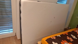 GRATIS: Matratze 140 x 200 x 35 cm mitsamt zwei grauen Leintüchern Bild 2