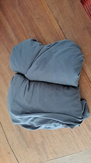 GRATIS: Matratze 140 x 200 x 35 cm mitsamt zwei grauen Leintüchern Bild 3