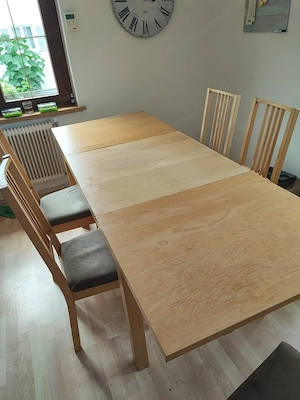 Ausziehbarer Tisch mit Sühlen Bild 2