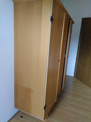 Kleiderschrank