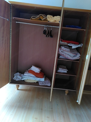 Kleiderschrank Bild 2