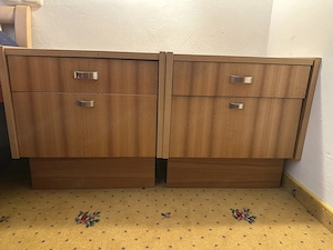 Nachkästchen aus Holz Bild 2