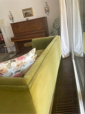 Stylisches Sofa Couch in außergewöhnlicher Farbe   2 m breit Bild 3