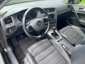 VW Golf 7 1.2l 5-türer schwarz