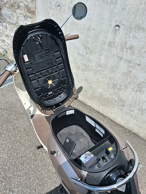 Sym Mio 50 Roller Moped Bild 3