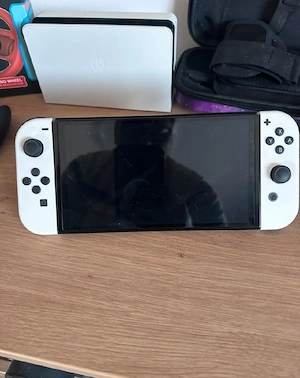 Nintendo Switch OLED Modell mit 2Pro ControllersSpielen & Zubehör Bild 3