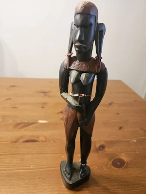 Kleine afrikanische Figur