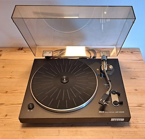 Plattenspieler AKAI AP-100C