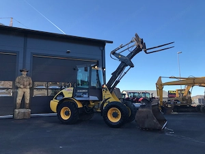 Schöner New Holland W80B Radlader
