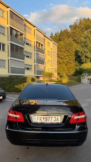 Mercedes-Benz E 220 CDI Automatik   gepflegter Zustand Bild 3