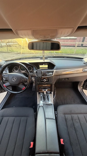 Mercedes-Benz E 220 CDI Automatik   gepflegter Zustand Bild 2