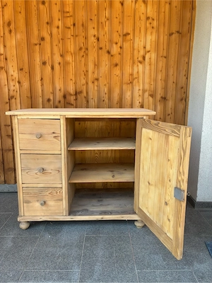 Hergerichtete Kommode Bild 2