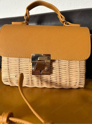 Kleine Korbtasche   Box Bag   Dirndtasche in Cognac   ca. 20   20 cm Bild 2
