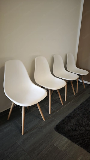 4x neuwertige Stühle in weiß als Set  Bild 2